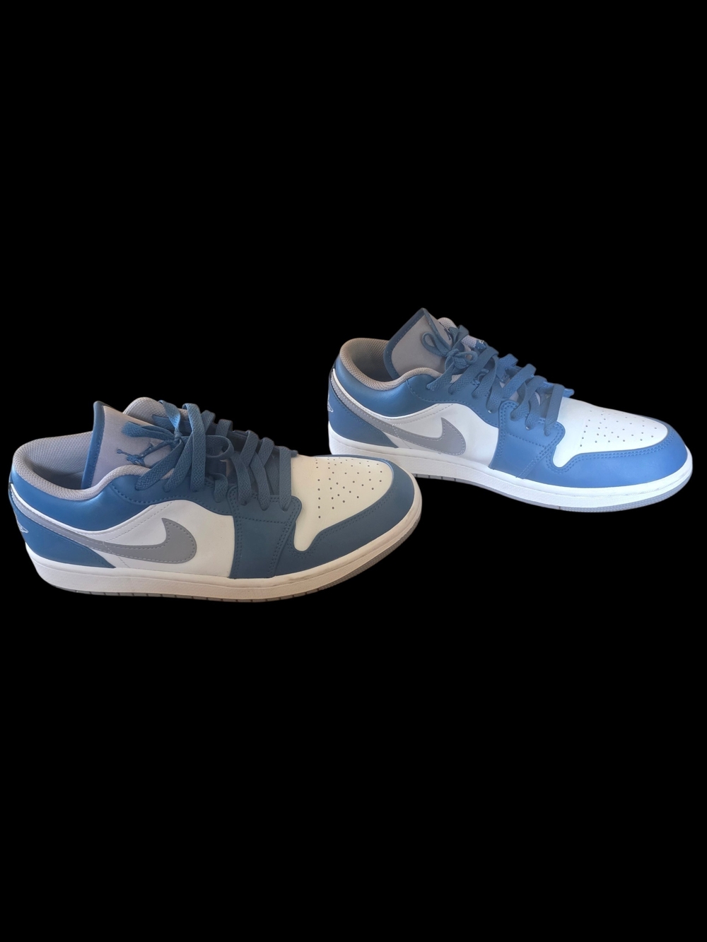 Nike Men’s Low-Top Jordans - White & Blue